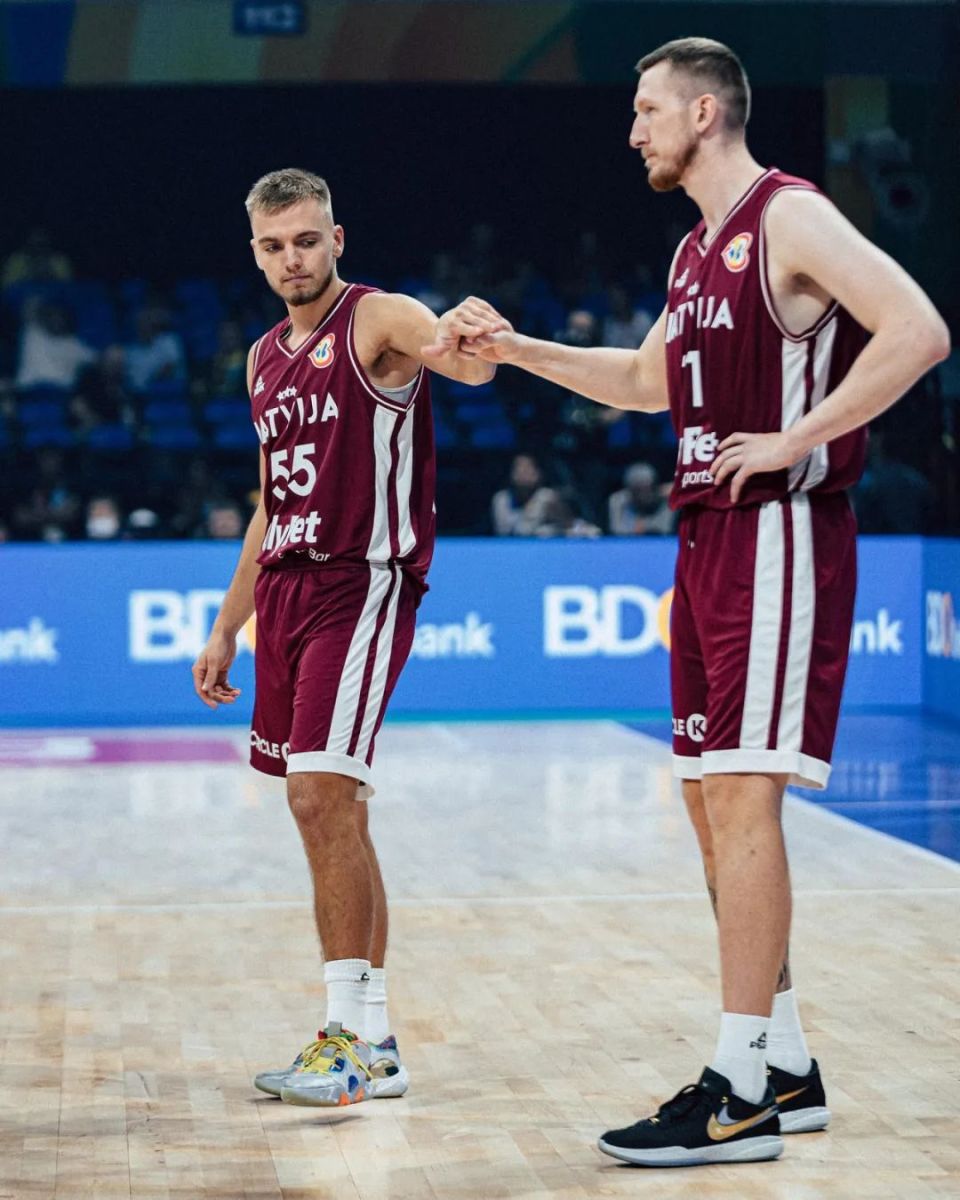 jinnianhui-包含从转折点阿森纳外线爆发到浓眉哥在加拿大队比赛中关键助攻，今夜芝加哥公牛调整名单以备葡超的词条-jinnianhui